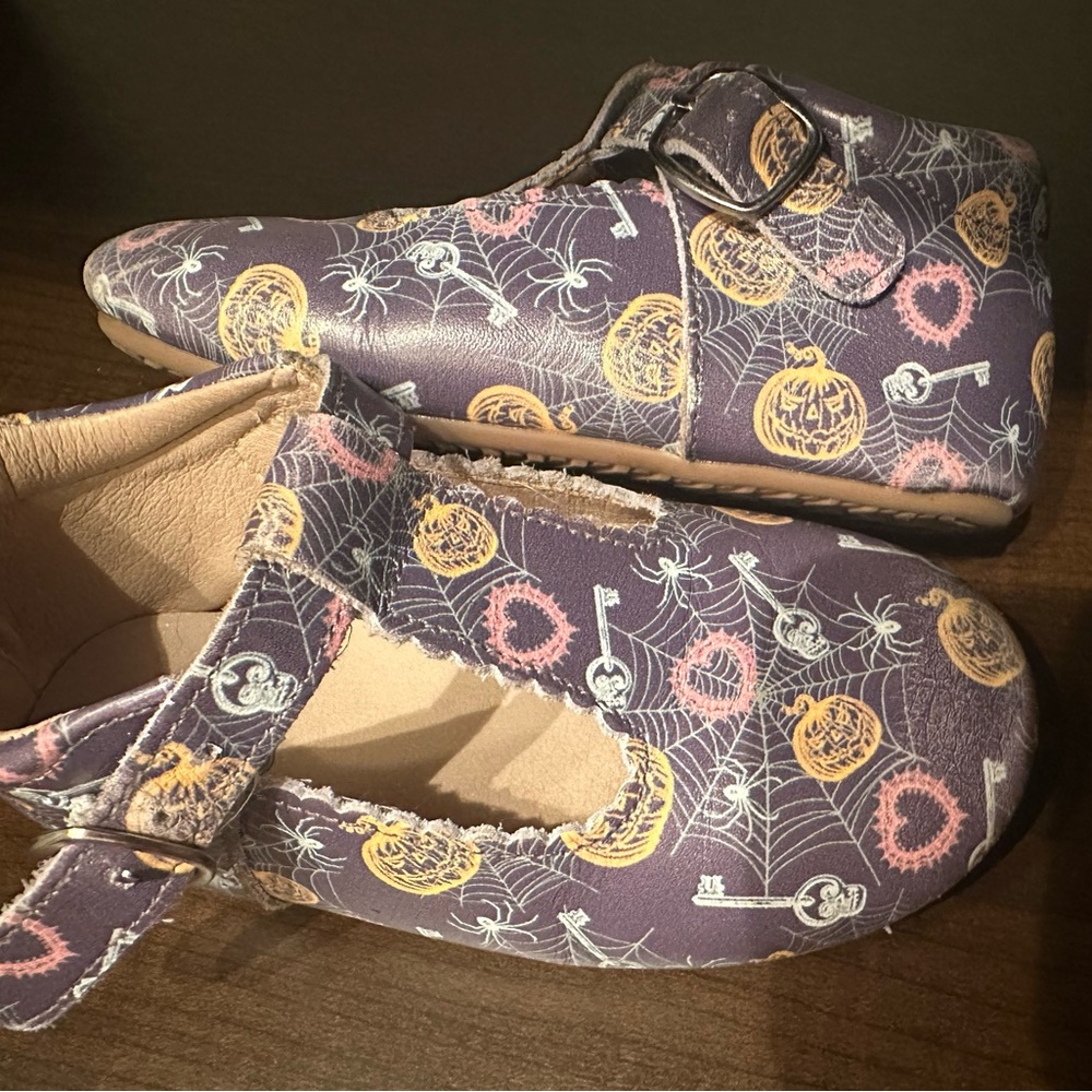 Your Tay Halloween shoes size 7.5